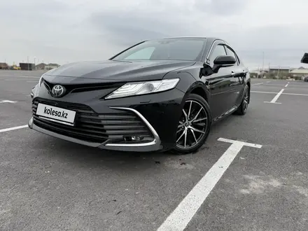 Toyota Camry 2021 года за 20 000 000 тг. в Шымкент – фото 2