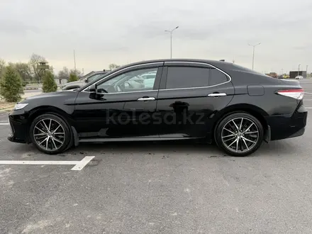 Toyota Camry 2021 года за 20 000 000 тг. в Шымкент – фото 6