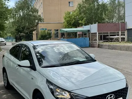 Hyundai Accent 2021 года за 6 500 000 тг. в Астана – фото 2
