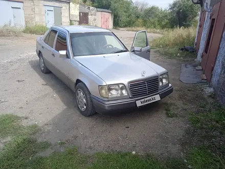 Mercedes-Benz E 220 1993 года за 2 400 000 тг. в Караганда – фото 6