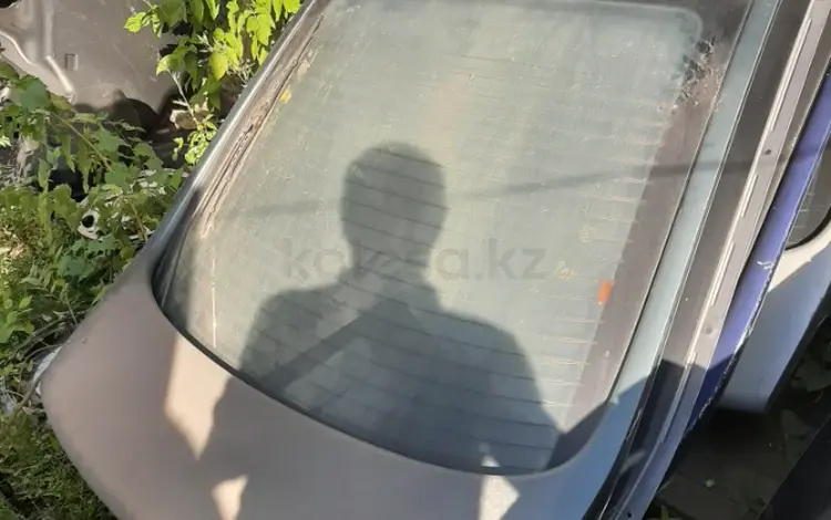 Крышка багажника со стеклом Мазда 626 Кроносүшін25 000 тг. в Семей