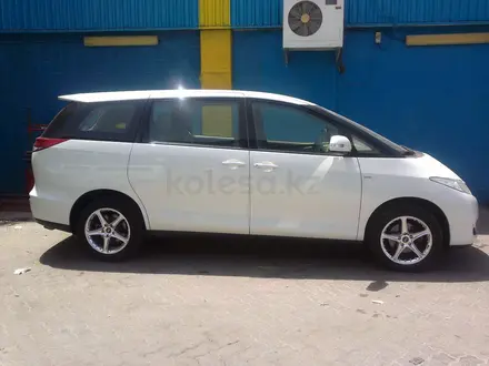 Двери на Тойоту Превию (Toyota Previa) с 2006 года за 75 000 тг. в Алматы