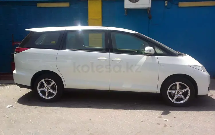 Двери на Тойоту Превию (Toyota Previa) с 2006 года за 75 000 тг. в Алматы