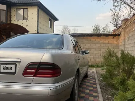 Mercedes-Benz E 320 1999 года за 4 222 222 тг. в Алматы – фото 3