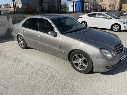 Mercedes-Benz E 200 2005 года за 4 200 000 тг. в Актау – фото 2