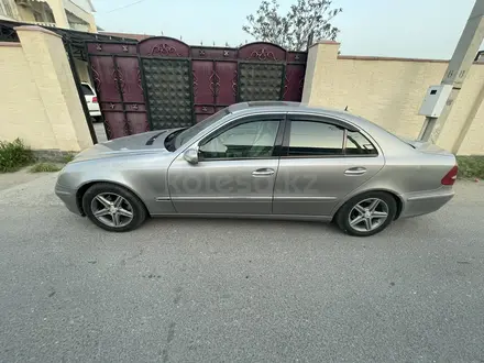 Mercedes-Benz E 200 2005 года за 4 200 000 тг. в Актау – фото 4