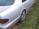Mercedes-Benz E 200 1996 года за 1 280 000 тг. в Атбасар – фото 2