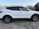 Hyundai Santa Fe 2015 года за 8 000 000 тг. в Уральск – фото 3