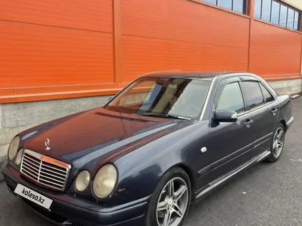 Mercedes-Benz E 280 1998 года за 1 900 000 тг. в Алматы – фото 2