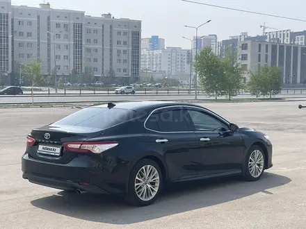 Toyota Camry 2018 года за 14 300 000 тг. в Алматы – фото 10