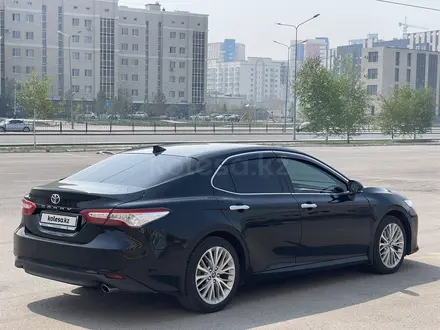 Toyota Camry 2018 года за 14 300 000 тг. в Алматы – фото 11