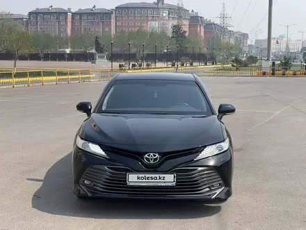Toyota Camry 2018 года за 14 300 000 тг. в Алматы – фото 14