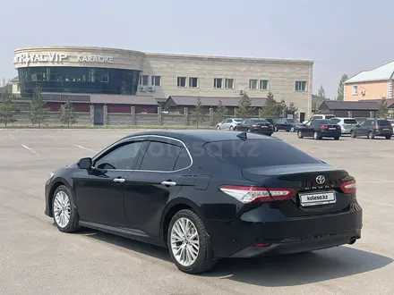 Toyota Camry 2018 года за 14 300 000 тг. в Алматы – фото 18