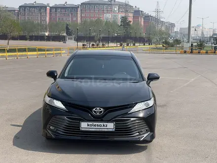 Toyota Camry 2018 года за 14 300 000 тг. в Алматы – фото 4