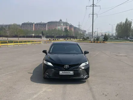 Toyota Camry 2018 года за 14 300 000 тг. в Алматы – фото 26