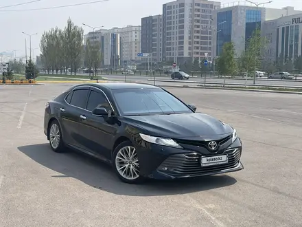 Toyota Camry 2018 года за 14 300 000 тг. в Алматы – фото 27