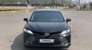 Toyota Camry 2018 года за 14 300 000 тг. в Астана