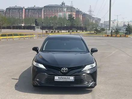 Toyota Camry 2018 года за 14 300 000 тг. в Алматы – фото 29