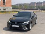 Toyota Camry 2018 года за 14 300 000 тг. в Астана – фото 2