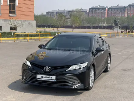 Toyota Camry 2018 года за 14 300 000 тг. в Алматы – фото 2