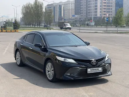 Toyota Camry 2018 года за 14 300 000 тг. в Алматы – фото 5