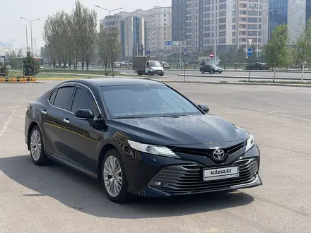Toyota Camry 2018 года за 14 300 000 тг. в Алматы – фото 6