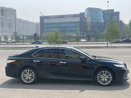 Toyota Camry 2018 года за 14 300 000 тг. в Алматы – фото 7
