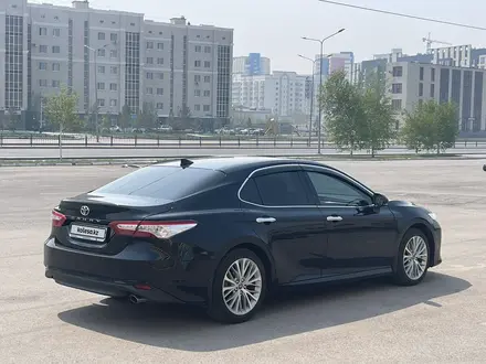 Toyota Camry 2018 года за 14 300 000 тг. в Алматы – фото 9