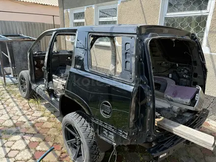 Крылья кузов мотор двери двигатель телевизор радиатор Tahoe Escalade Gms за 200 000 тг. в Шымкент – фото 5