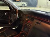 Mercedes-Benz E 320 1999 годаүшін3 300 000 тг. в Жанаозен – фото 4