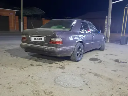 Mercedes-Benz E 280 1993 года за 1 900 000 тг. в Кызылорда – фото 30