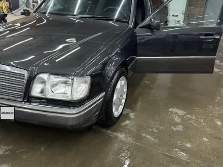 Mercedes-Benz E 220 1994 года за 4 900 000 тг. в Астана – фото 15