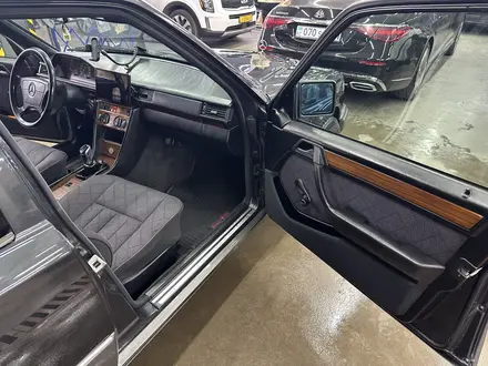 Mercedes-Benz E 220 1994 года за 4 900 000 тг. в Астана – фото 25
