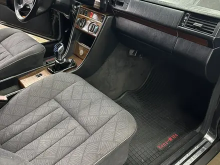 Mercedes-Benz E 220 1994 года за 4 900 000 тг. в Астана – фото 26