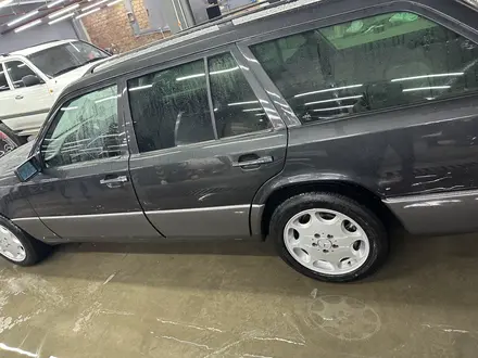 Mercedes-Benz E 220 1994 года за 4 900 000 тг. в Астана – фото 27