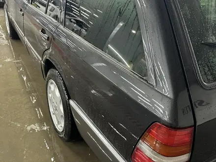 Mercedes-Benz E 220 1994 года за 4 900 000 тг. в Астана – фото 28
