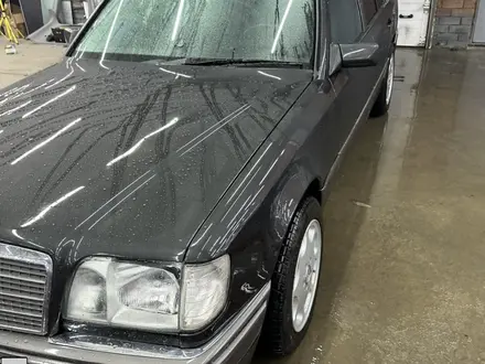 Mercedes-Benz E 220 1994 года за 4 900 000 тг. в Астана – фото 30