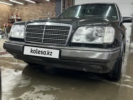 Mercedes-Benz E 220 1994 года за 4 900 000 тг. в Астана – фото 2