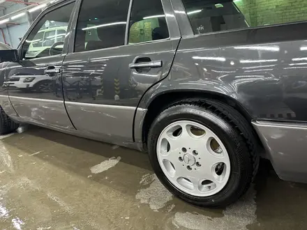 Mercedes-Benz E 220 1994 года за 4 900 000 тг. в Астана – фото 5