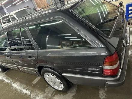 Mercedes-Benz E 220 1994 года за 4 900 000 тг. в Астана – фото 6