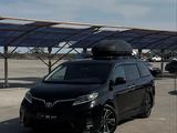 Toyota Sienna 2014 года за 11 000 000 тг. в Актау
