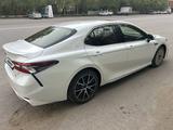 Toyota Camry 2022 года за 20 500 000 тг. в Караганда – фото 3