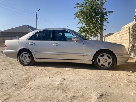 Mercedes-Benz E 200 2000 года за 3 000 000 тг. в Жанаозен – фото 3