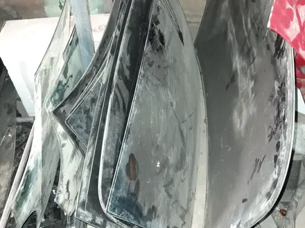 Volkswagen Polo дверные стекло задние лобовые за 25 000 тг. в Алматы – фото 2