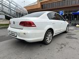 Volkswagen Passat 2013 года за 3 800 000 тг. в Алматы – фото 2