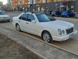 Mercedes-Benz E 200 1998 годаүшін2 000 000 тг. в Астана