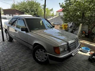 Mercedes-Benz E 230