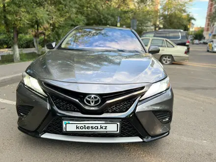 Toyota Camry 2019 года за 12 100 000 тг. в Астана