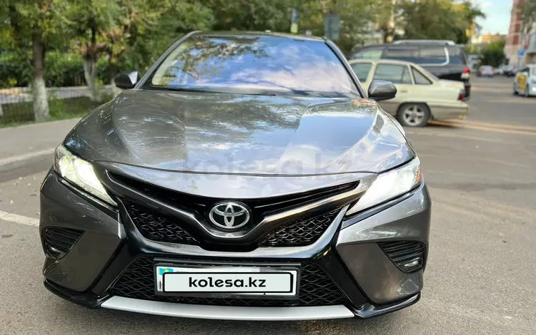 Toyota Camry 2019 года за 12 100 000 тг. в Астана
