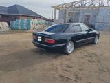 Mercedes-Benz E 320 2000 года за 2 900 000 тг. в Актобе – фото 2